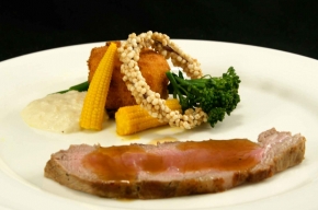 hoofdgerecht - Gepocheerde kalfslende met ui en quinoa en polenta