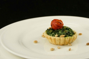 voorgerecht - Pasteitje van spinazie en feta en honingtomaatje