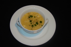 soepje - Soepje van knolselderij, zoete aardappel, appel, peterselieolie en marjolein