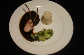 hoofdgerecht - Speenvarkenracks met rijst en gebakken paksoi