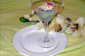 amuse - Krabsalade met viooltjes, avocadoroom en meloen