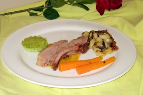 hoofdgerecht - Speenvarkencotelet met sinaasappelsaus, broccolimousse en gebakken aardappel met shii-take