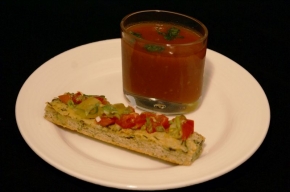soep - Soep van geroosterde kerstomaten met salsa  en platbrood