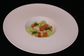 voorgerecht - Brandade van kabeljauw met peterselie gelei, zalm, avocadocreme en zoetzure komkommer