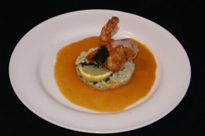 tussengerecht - Kruidenrisotto met gefrituurde en gegrillde gamba en schaaldierensaus