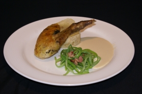 hoofdgerecht - Parelhoensupreme, stamppotje van witlof, snijbonenspaghetti en Benedictus abdijkaas