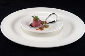 amuse - Bonbon van tonijn met komkommersalsa