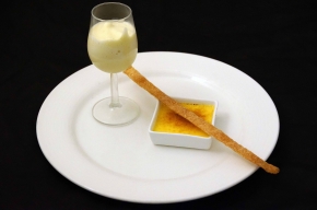 nagerecht - Créme Brulee van steranijs en shake van rum en dragon