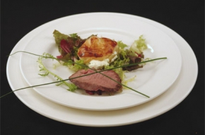 voorgerecht - Bladerdeegbakje met geitenkaas en gerookte eendenborst