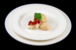 nagerecht - Ricottaijs met fruit en amandelkoekje