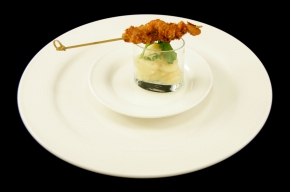 tussengerecht - Parelhoenfritot met knolselderijmousseline, truffelolie en rucola