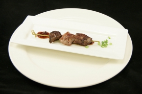 hoofdgerecht - Wildspiesjes met bosvruchtensaus