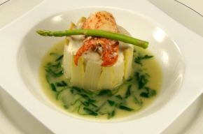 tussengerecht - Duet van kreeft en asperges in een romig soepje