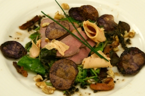 tussengerecht - Salade van gerookte eendenborst, chips van truffelaardappel en eendenlever