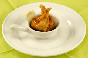 amuse - Wontonzakje met zoetzure saus