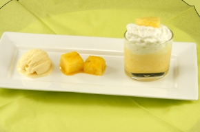 nagerecht - Ananassmoothie met kokoslaurier espuma, vanille-klapperroomijs