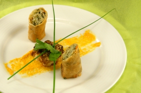 voorgerecht - Zeeduivel met sesamglacé, wortelpuree en een loempiaatje