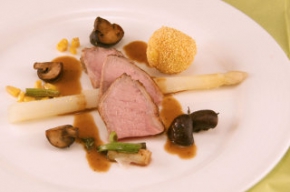hoofdgerecht - Kalfslende met maïsbitterbal en asperge