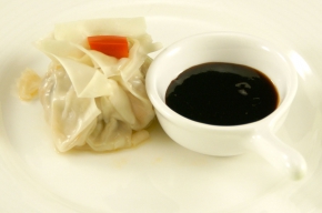 amuse - Dim sum met zoetzure saus