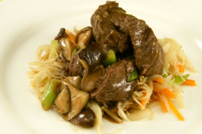 hoofdgerecht - Ossenhaaspuntjes met oestersaus en mie fang