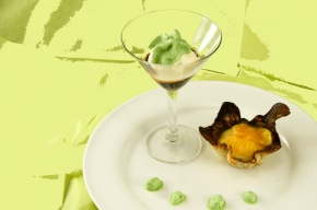 nagerecht - Sinaasappeltaartje, vanille-ijs met sinaasappelsaus en basilicumschuim