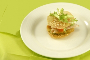 amuse - Filotorentje met kip en avocadomousse