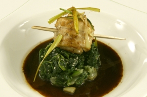 tussengerecht - Gekaramelliseerde rivierpaling op paksoi en spinazie met sesam en gember
