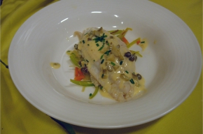 tussengerecht - Slibtongetjes op een bedje van gemengde groenten en remouladesaus