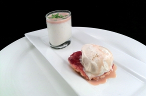 nagerecht - Pannacotta van limoen in een glaasje met een tarte tartin van pink lady en een bolletje ijs.