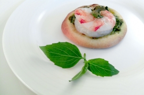 amuse - Minipizza met gamba en pesto