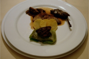 hoofdgerecht - Gebraden roodpoot patrijs met kippenlever en spitskool, gesouffleerde aardappelen en cantharellen