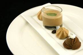 nagerecht - Koffie meringues met koffie-roomijs en koffie banaan smoothie