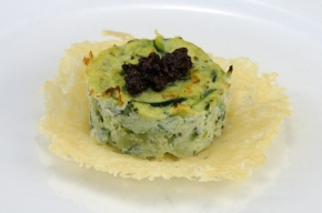 amuse - Courgetteflan op Parmezaantuille