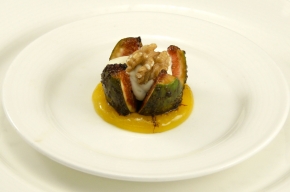 kaasdessert - Gevulde en gekaramelliseerde vijg met een zoetzure sinaasappelsaus