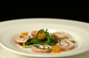 amuse - Carpaccio van gandaham met geitenkaas