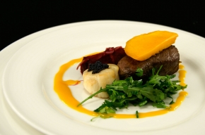 hoofdgerecht - Rosbief met mangosaus en rode bietjes