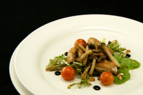 voorgerecht - Salade van kalfszwezerik met balsamicosaus