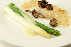 tussengerecht - Kabeljauw met garnalen en aspergesaus