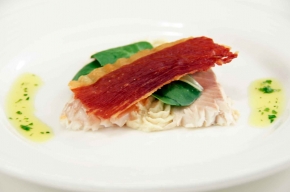 amuse - Gerookte forelfilet met bloemkoolmousse, peterselieolie en parmaham