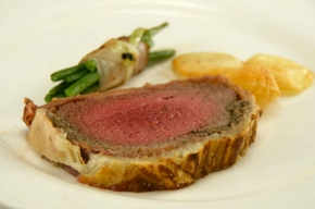 hoofdgerecht - Beef Wellington met pomme souffle en haricots verts